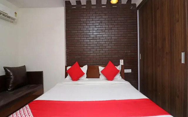 OYO 26170 Hotel Manzana