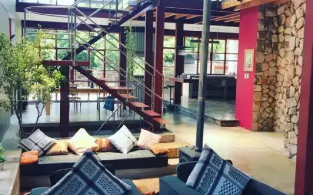 (Sub)urban retreat