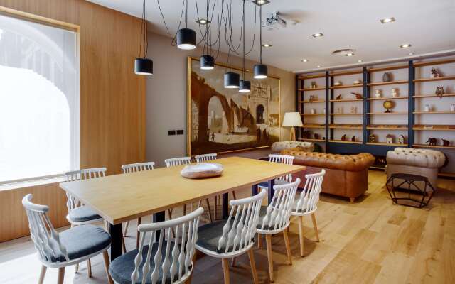 Catalonia Giralda Hotel