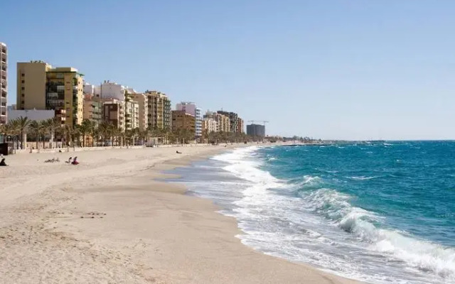 16:9 Playa Suites