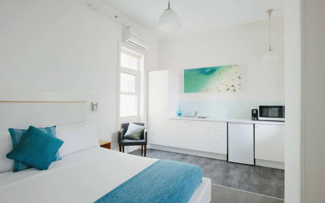Seawall Apartments