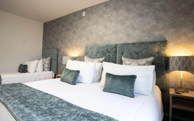 Radfords on the Lake