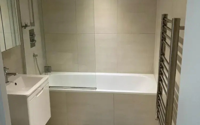 Stunning 3-bed, 3-bath Apartment in Southampton