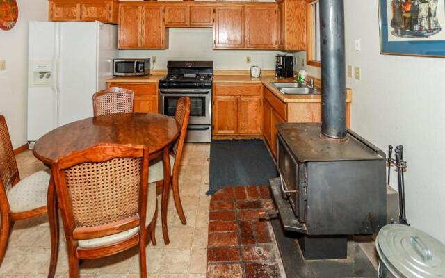 Cozy Hollow - 1890 by Big Bear Vacations