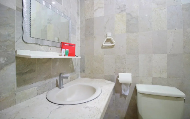 RedDoorz Plus near Galeria Mall