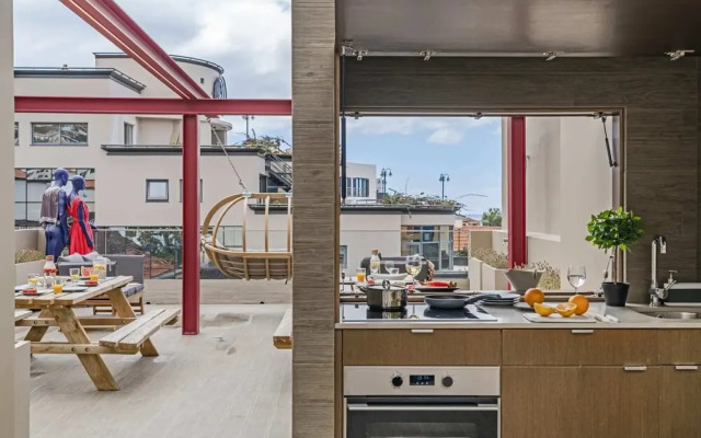 Drapes Design Apartments II by An Island Apart
