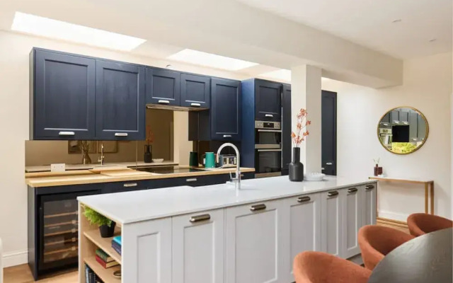 The Brondesbury Park - Sparkling 3BDR Flat with Garden