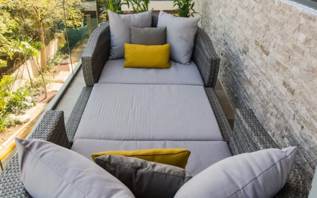 Location - 2 bdr - Rooftop Pool w Sea View - C306