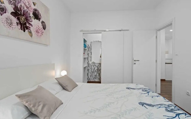 One-bedroom Apartment Near Beach