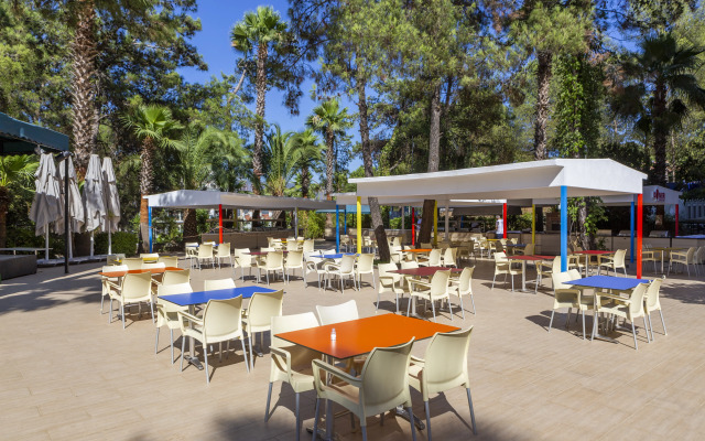 Voxx Resort