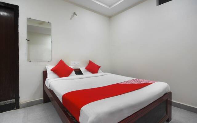 OYO 47565 Hotel Cm Residency