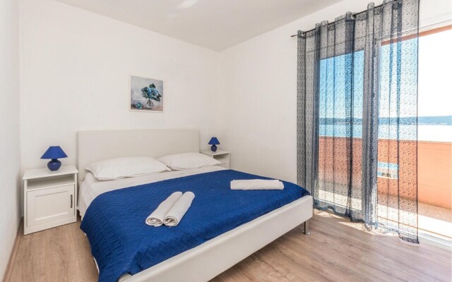 Beautiful Apartment in Nevidane With 2 Bedrooms and Wifi