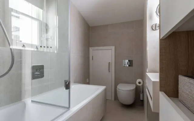 Priory Road III by Onefinestay