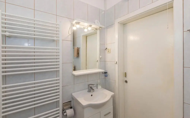 Awesome Home in Makarska With Wifi and 2 Bedrooms