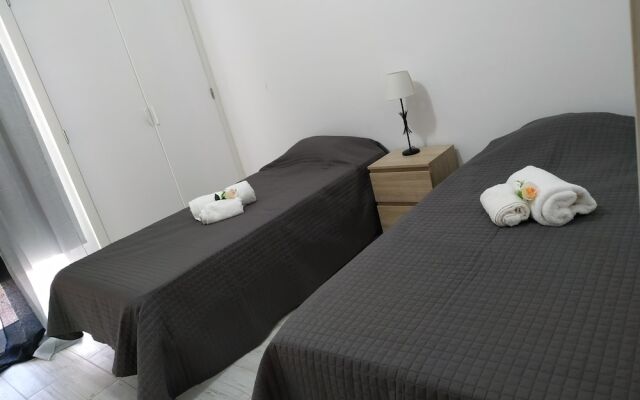 19C Avenida Beira Mar by Casas & Papéis