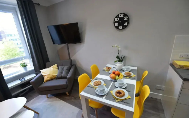 First - Meadowbank House Apartment