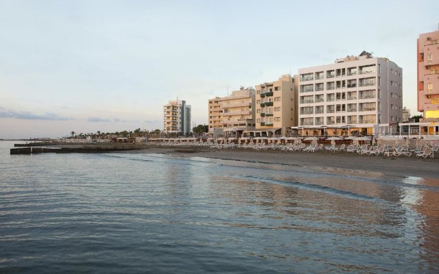 Costantiana Beach Hotel Apartments