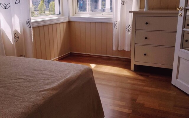 StayPlus 3BR City Apartment With Garden