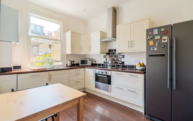 5 Bedroom House With Patio in Brixton