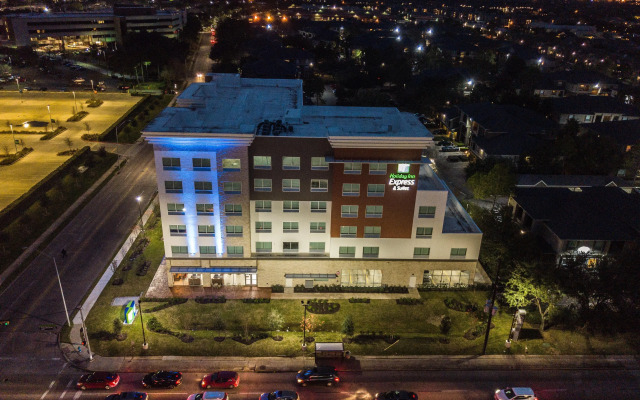 Holiday Inn Express and Suites Houston Westchase - Westheimer by IHG
