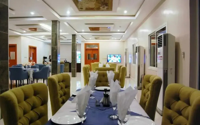 Continental Hotel by R&K Suites