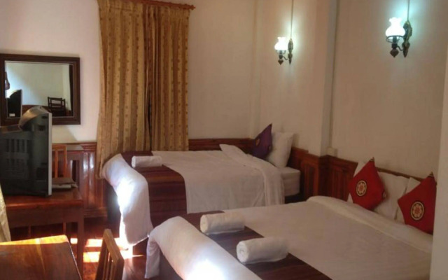 Namkhan Riverside Hotel