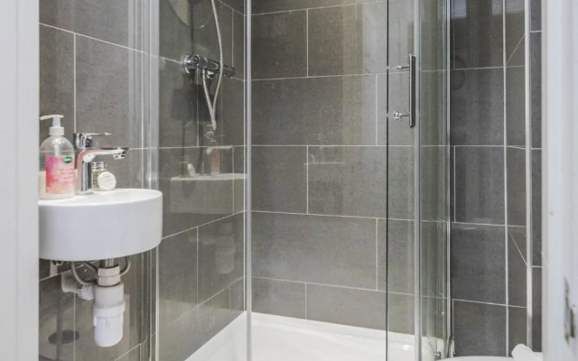 London City Premium Apartment with Parking