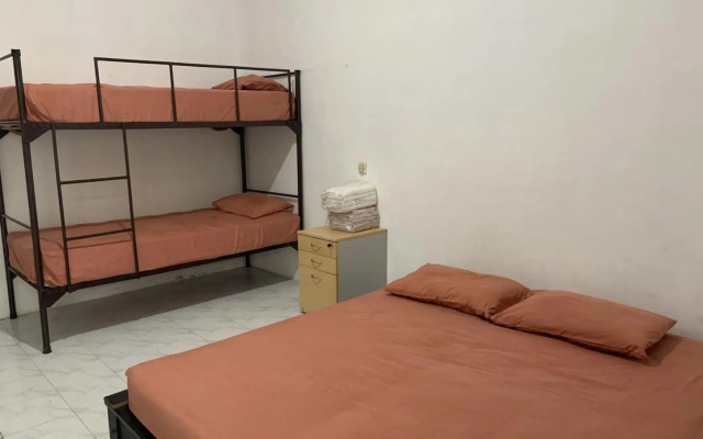 Recharge Cafe & Garasi Homestay