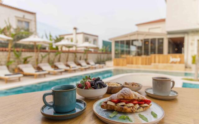 June Alaçatı (+15 Adult only)