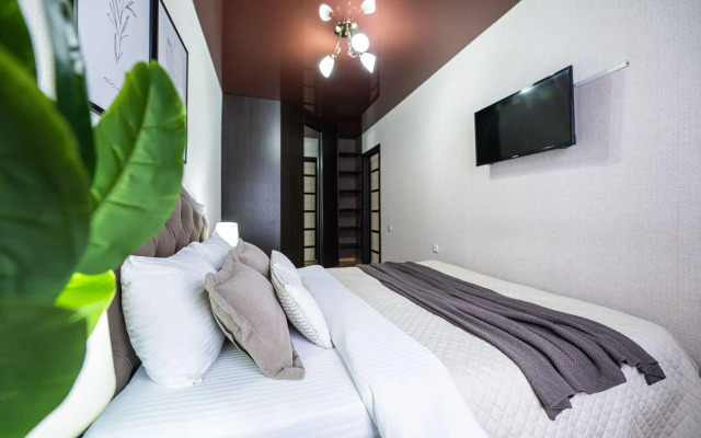 Пять Звезд на улице Сони Кривой 55