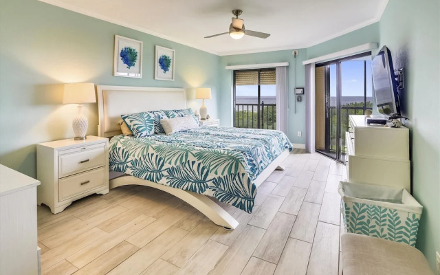 Land's End 303 building 10 All new Fully Updated Bright Granite