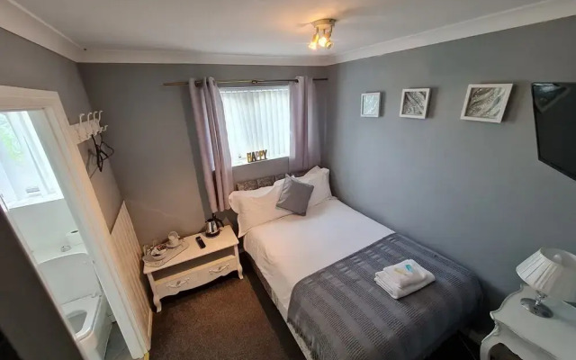 The Mayfair Lodge - Caravaning, Glamping & Camping