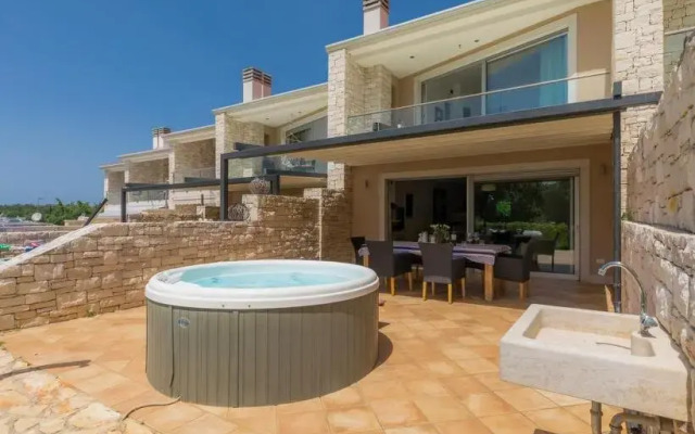 Villa Bobos place with Jacuzzi 46E