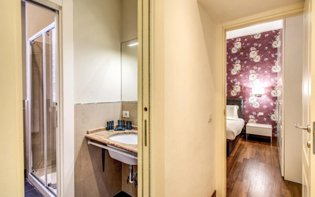 Holiday Apartment Bernini Near The Trevi Fountain - 4 Bedroom