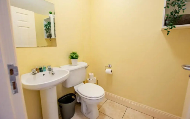 Gort Na Coiribe 4 Bedroom Duplex, by Shortstays