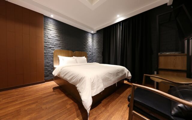 Brown Dot Hotel Cheonan