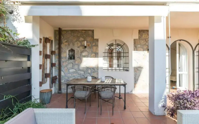 Villa Rocky - Luxury 3BR Apt in Liberty Villa.Pool,Garden,WiFi