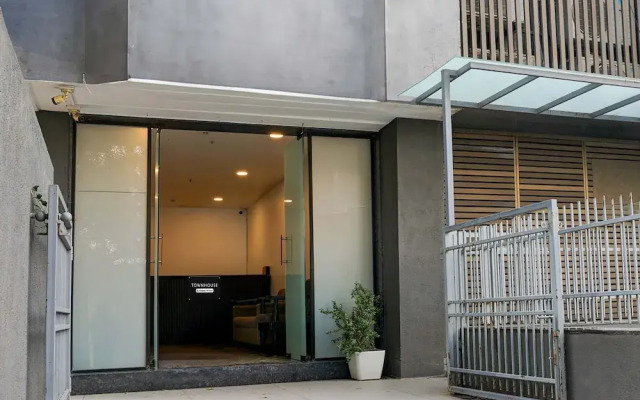 Cozy Deluxe Stays at Balewadi Pune