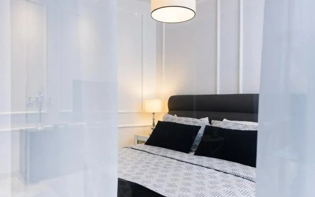 Luxury Studio Arc