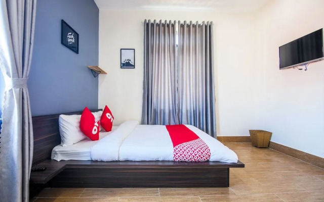 Ezs House Hotel by OYO Rooms