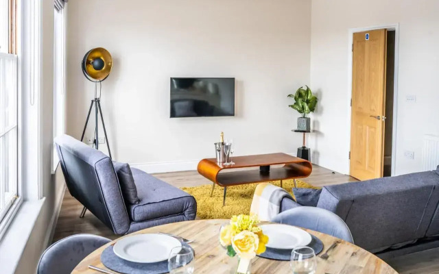 ⭐⭐⭐⭐⭐ Stunning Penthouse Overlooking River - 1 Bed