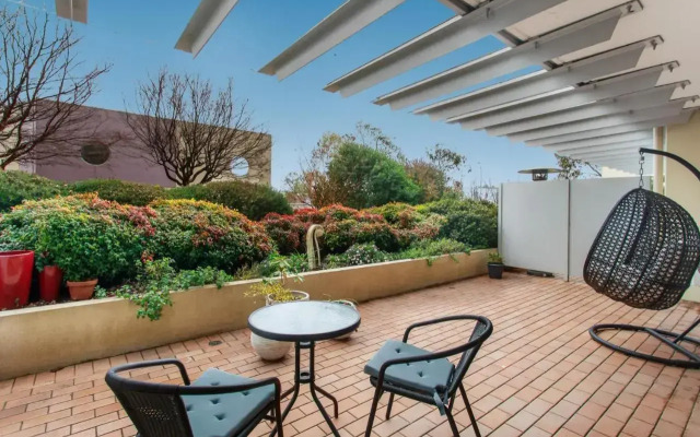 Spacious & High in the Skyplaza - 1bd 1bth Apt
