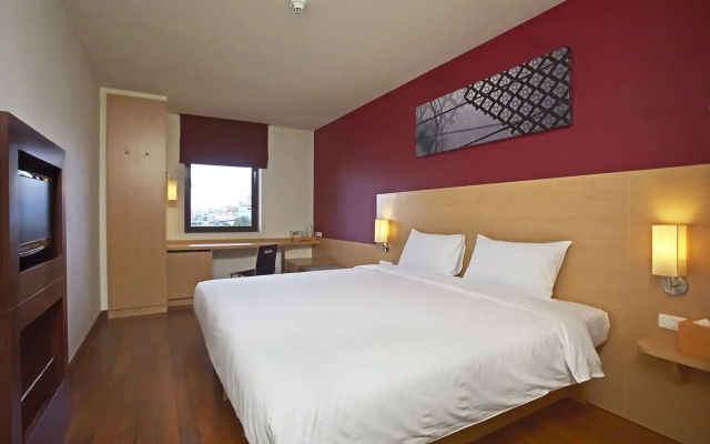 ibis Bangkok Riverside