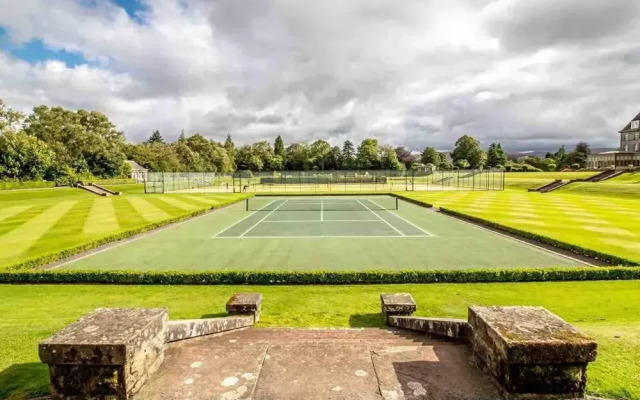 Tasteful top Floor Apartment Next to Gleneagles