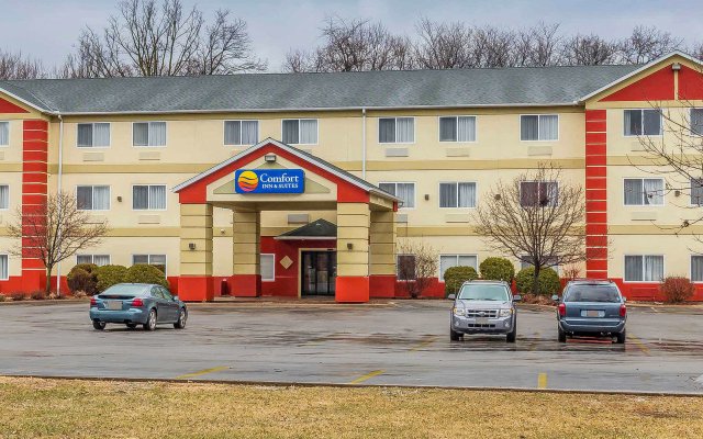 Comfort Inn & Suites East Moline near I-80