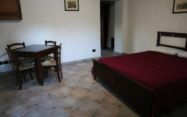 Portion of a Farmhouse With 30 Beds - 4 Apartments and 2 Rooms
