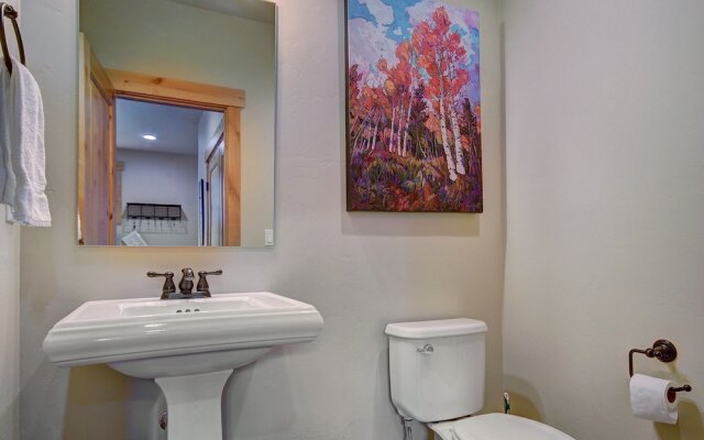 Maggie Point 3 Bedroom Townhouse by RedAwning