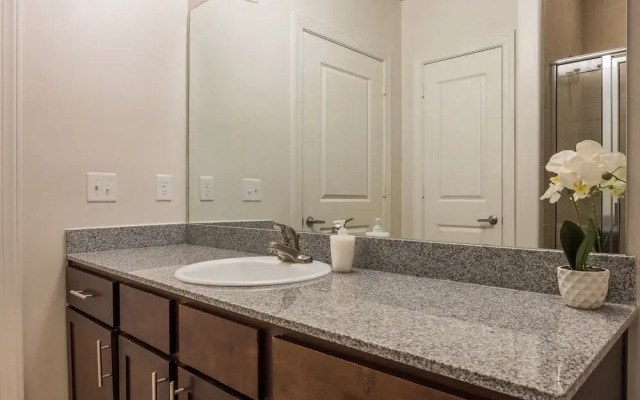 Spacious Apartments by Frontdesk