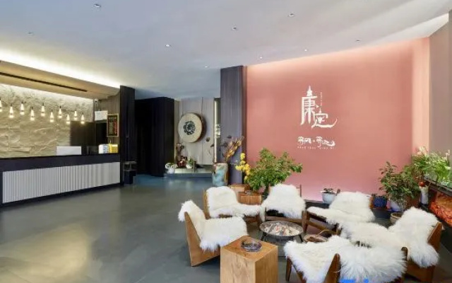 Kangding Kexiu Ambok Homestay (318 National Road)