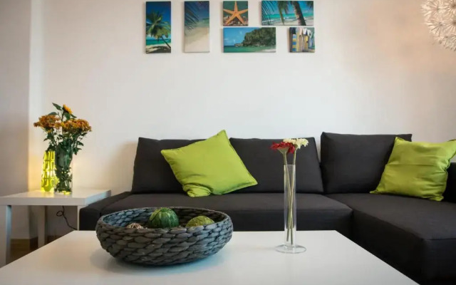 Holidays2Malaga Heredia 3 bedroom opposite Malaga Port